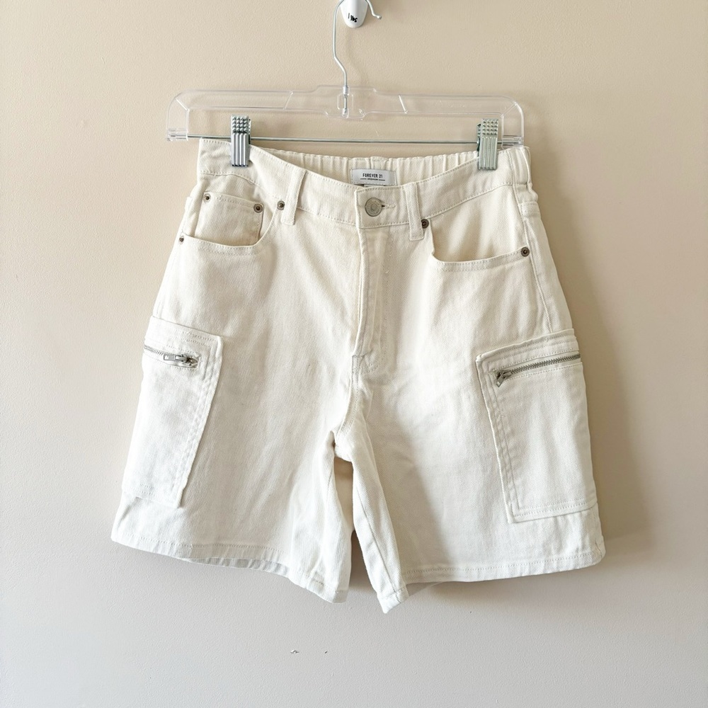 Forever 21 Cream Cargo Shorts Size Small NWOT